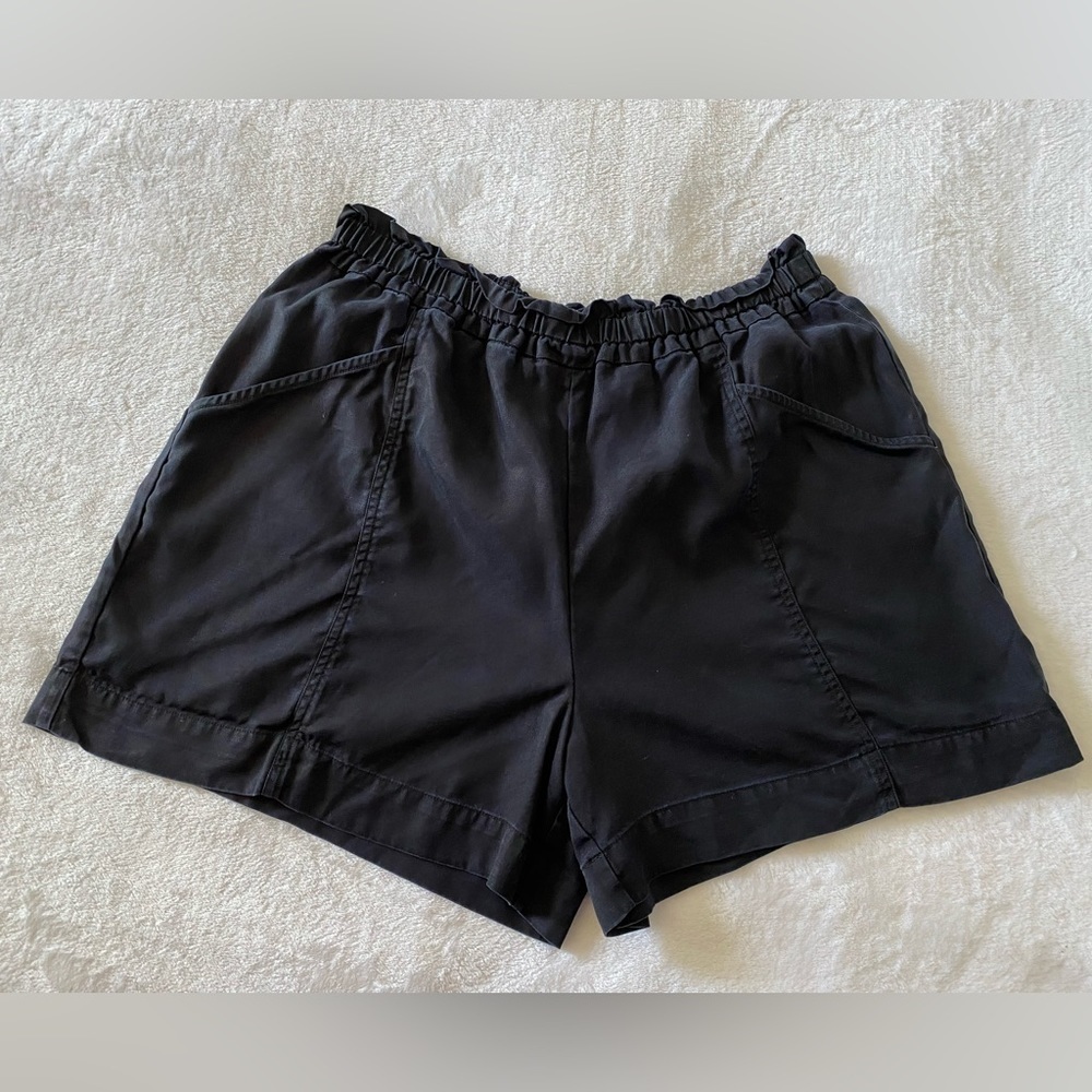ELIZABETH & James Pull On Black Shorts Size Large